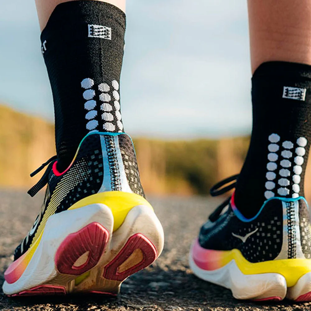 CALCETINES COMPRESSPORT PRO RACING V4.0 RUN HIGH - Black / White - Image 3