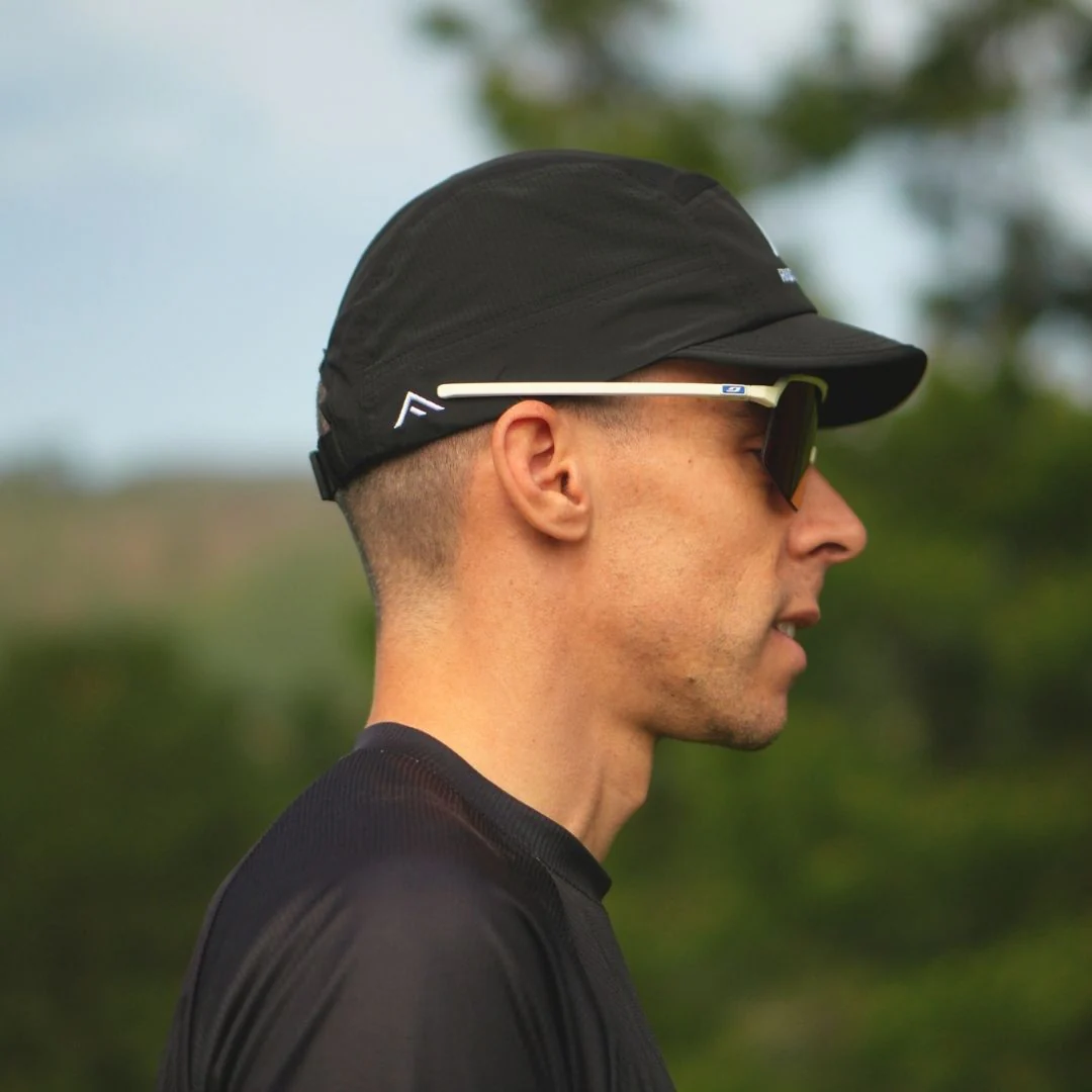GORRA TÉCNICA FIND YOUR EVEREST - Total Black - Image 9